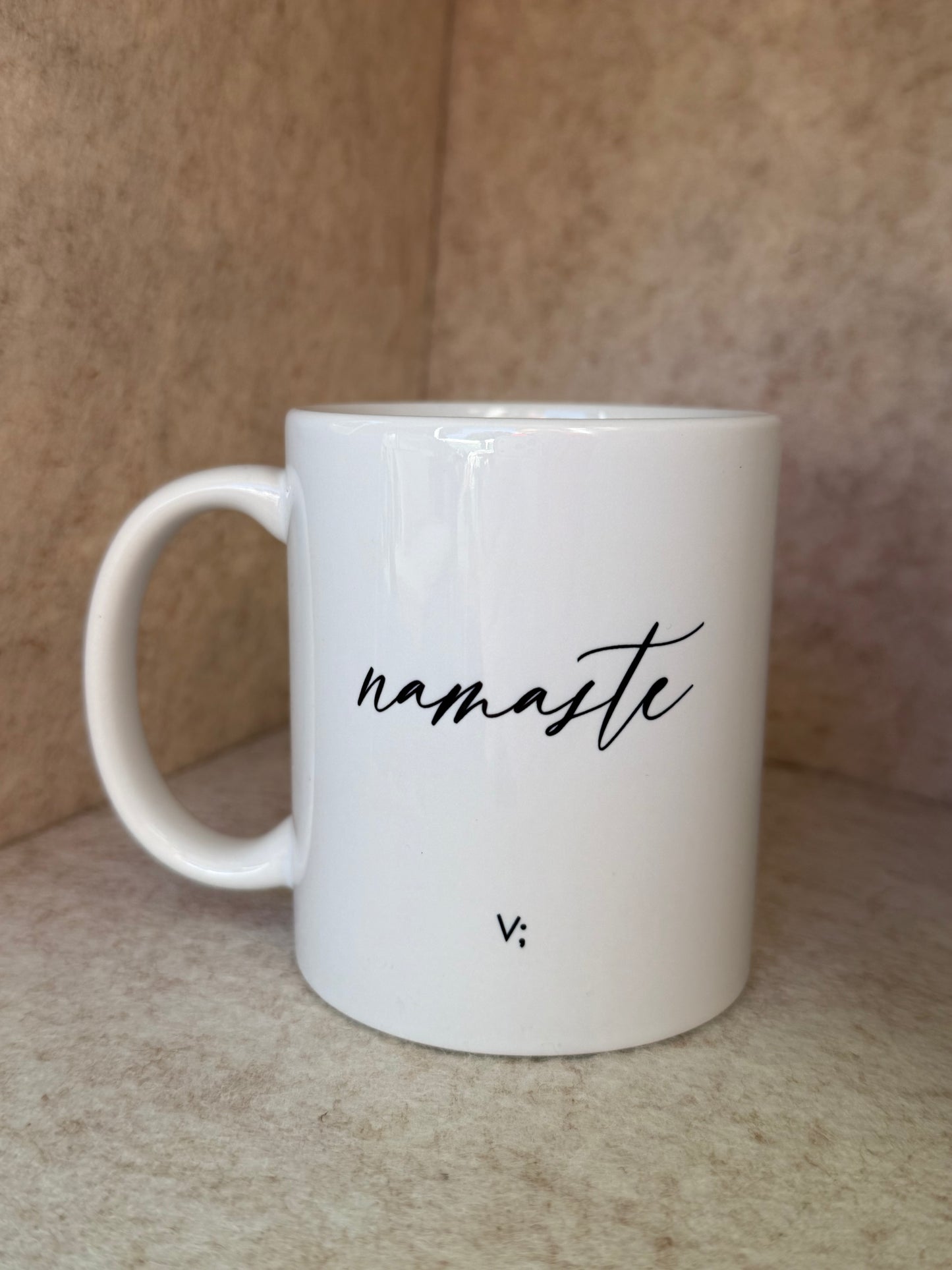 Yoga-Tasse „Namasté“ im Lotussitz