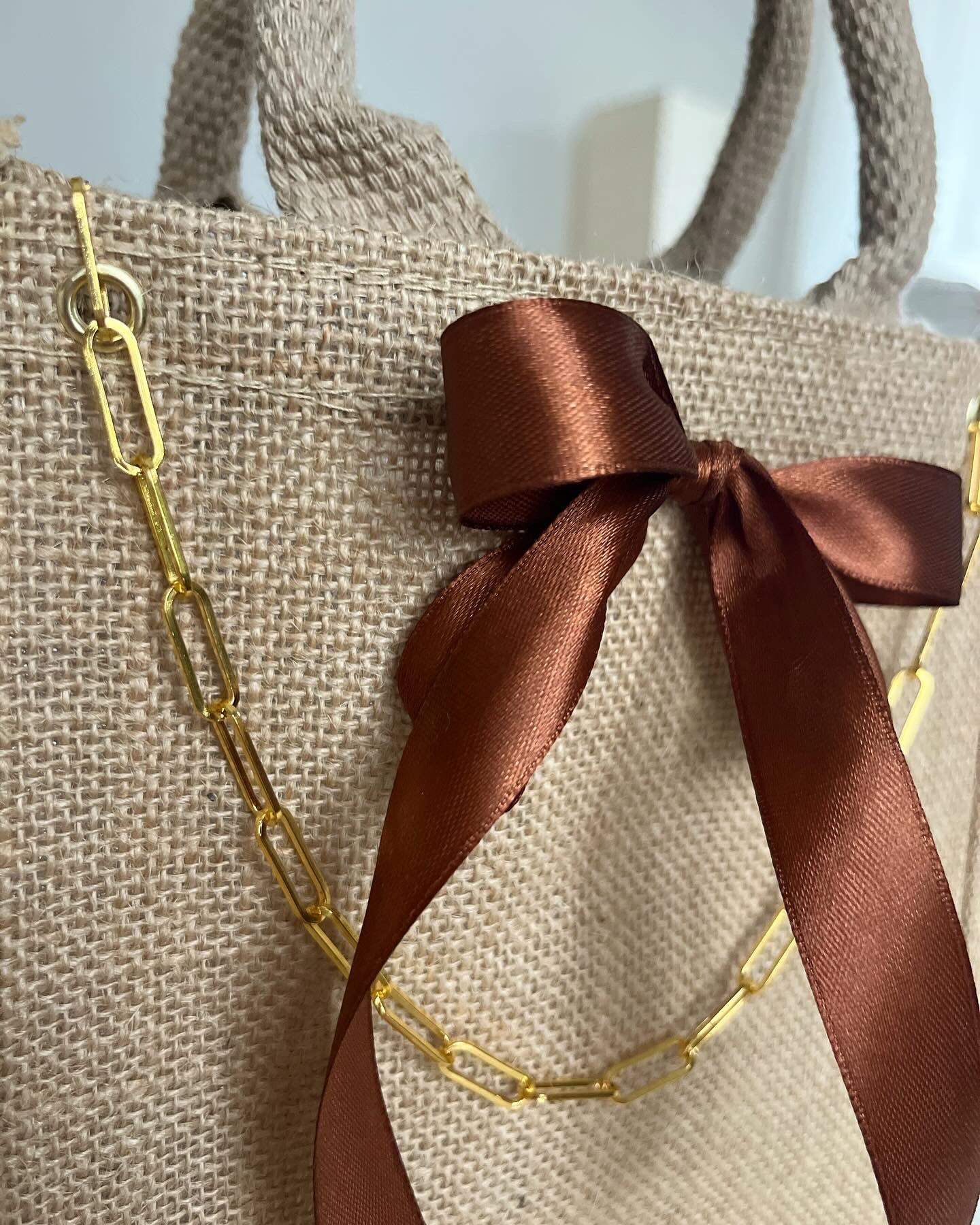 Mini-Jutetasche "Goldig" mit Satin-Schleife